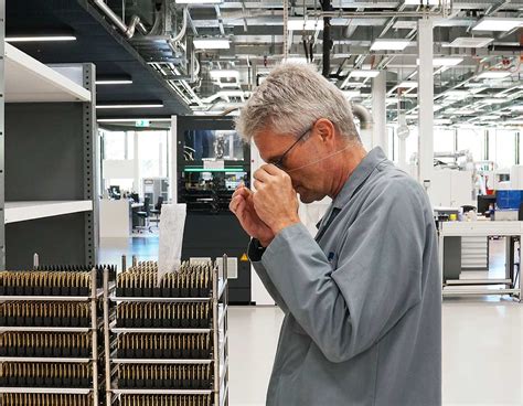 iwc schaffhausen factory tour.